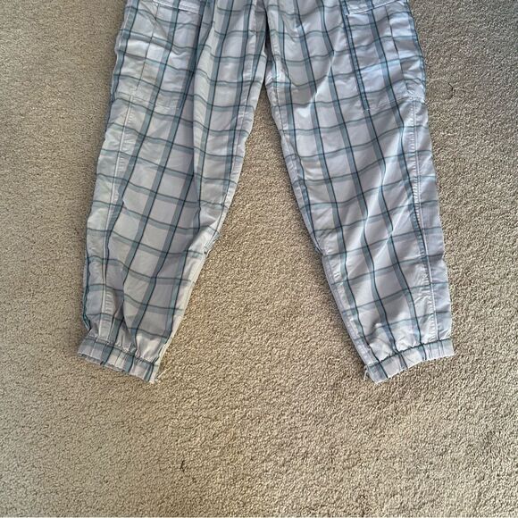 Aritzia Golden Tna White checkered/plaid print cargo jogger pants - Picture 5 of 11